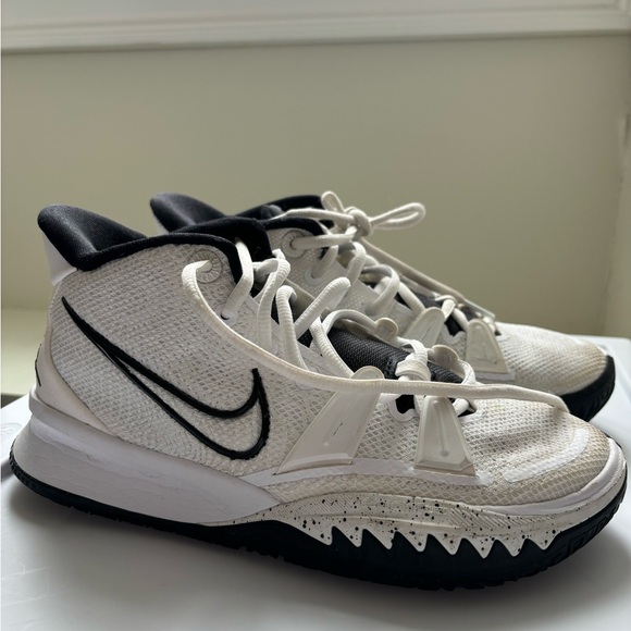 Men’s Nike basketball shoes - Picture 1 of 4